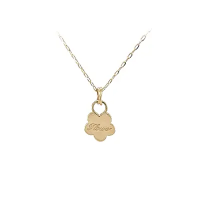 金质花朵吊坠，刻有“Flower”字样