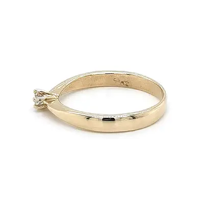 锆石金订婚戒指