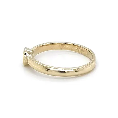 锆石金订婚戒指