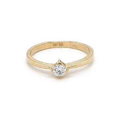 锆石金订婚戒指