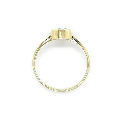 锆石金订婚戒指