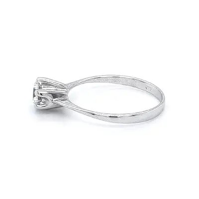 白金锆石订婚戒指