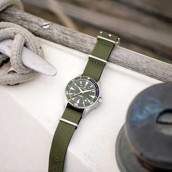 汉密尔顿卡其海军蓝潜水车 H82375961