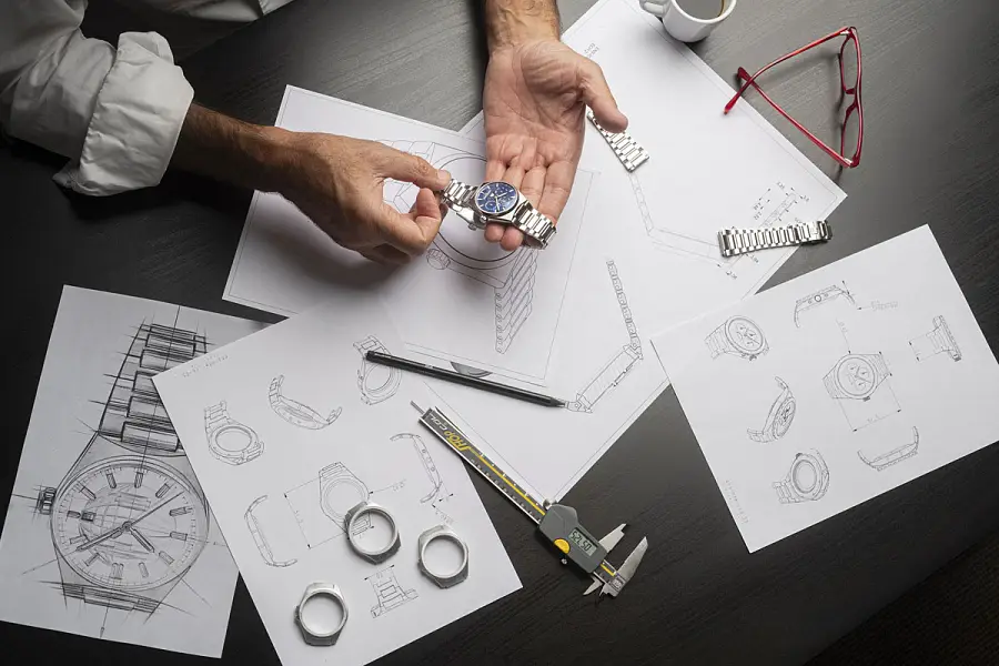 康斯登 Highlife 万年历自制腕表 FC-775N4NH6B