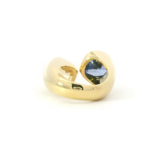 18K 黄金戒指，镶嵌蓝色与黄色蓝宝石