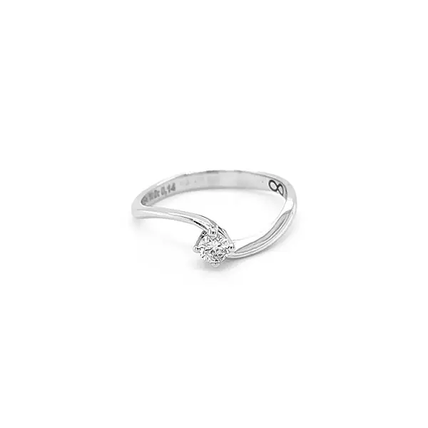 镶钻黄金订婚戒指