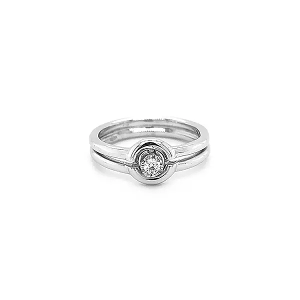 镶钻黄金订婚戒指