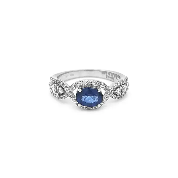 镶蓝宝石和钻石的金戒指