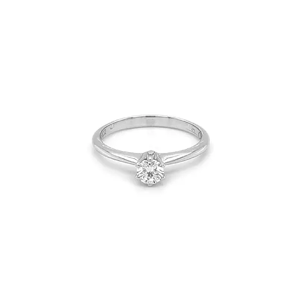 镶钻黄金订婚戒指