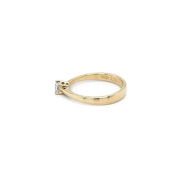 镶钻黄金订婚戒指