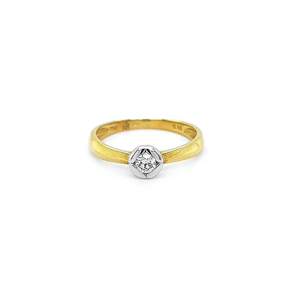 镶钻黄金订婚戒指