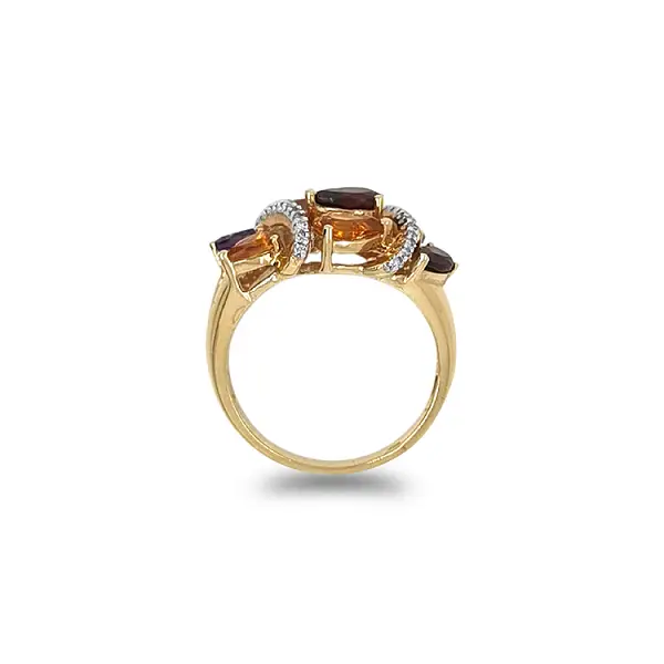 金戒指 半宝石和钻石