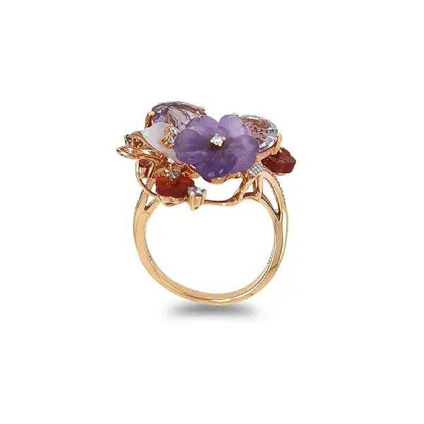 金戒指 半宝石和钻石