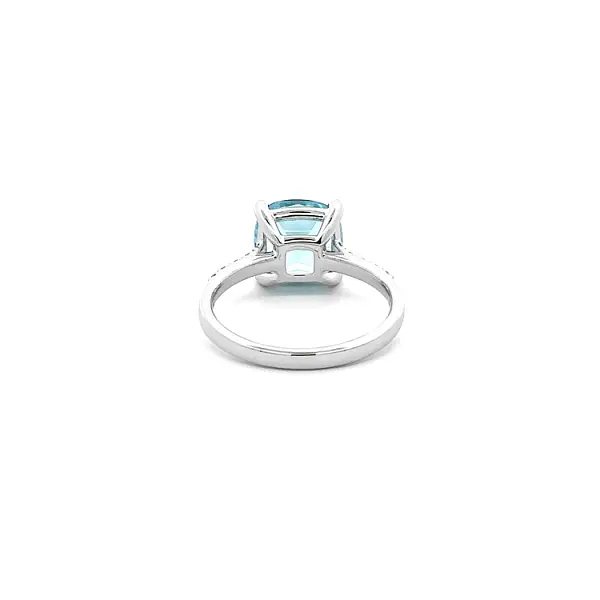 黄玉与钻石金戒指