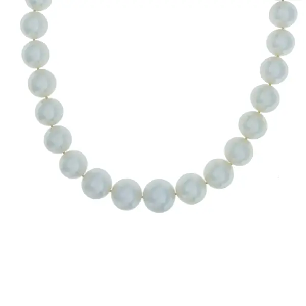 由真正的白海珍珠和钻石制成的金项链