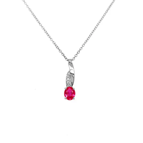 镶红宝石和钻石的黄金吊坠