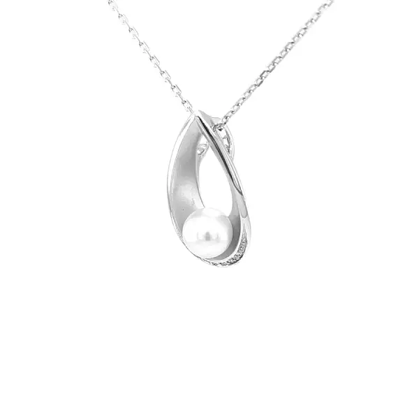 天然珍珠和钻石黄金吊坠