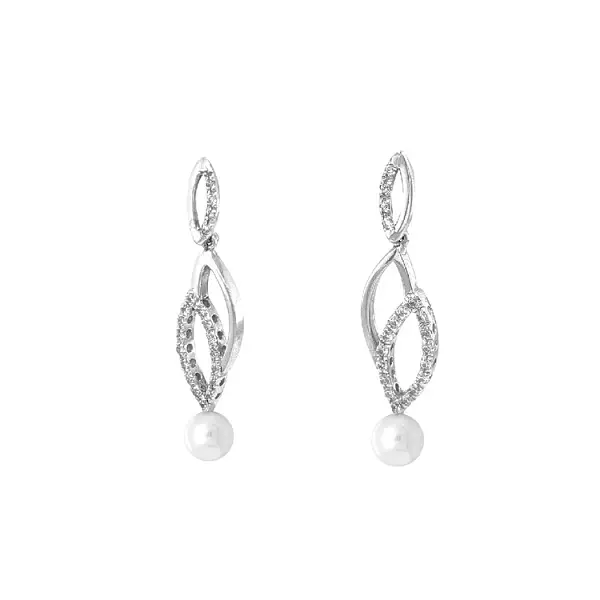 珍珠和锆石金耳环