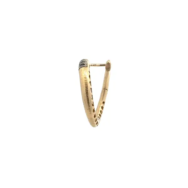 镶黑色宝石的金耳环