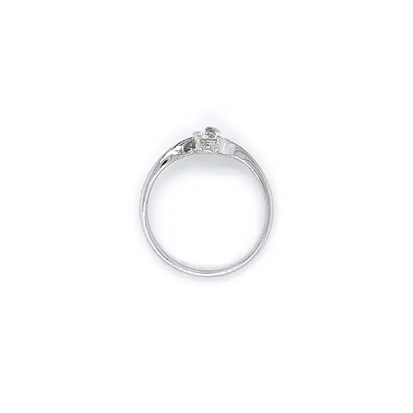 白金镶锆石戒指