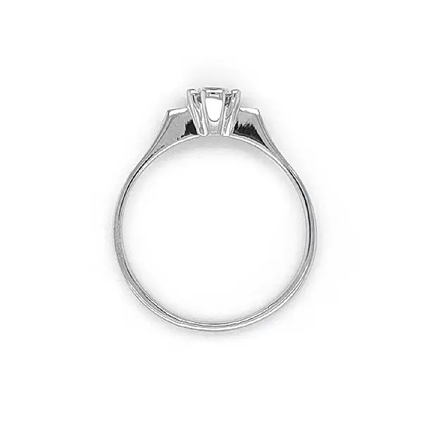 白金锆石订婚戒指