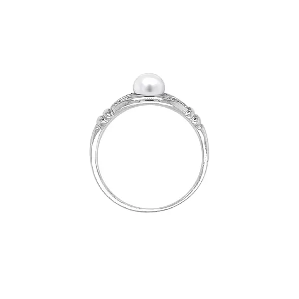 镶珍珠和锆石的金戒指