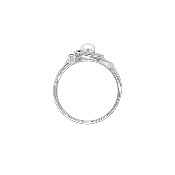 镶珍珠和锆石的金戒指