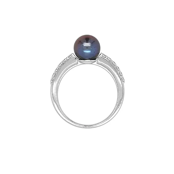 镶黑珍珠和锆石的金戒指