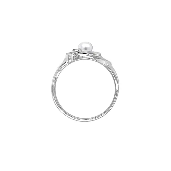 镶珍珠和锆石的金戒指