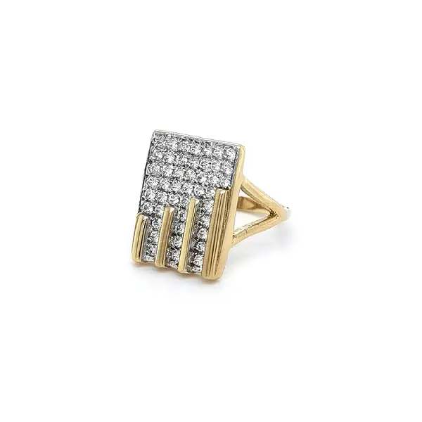 黄金镶锆石戒指