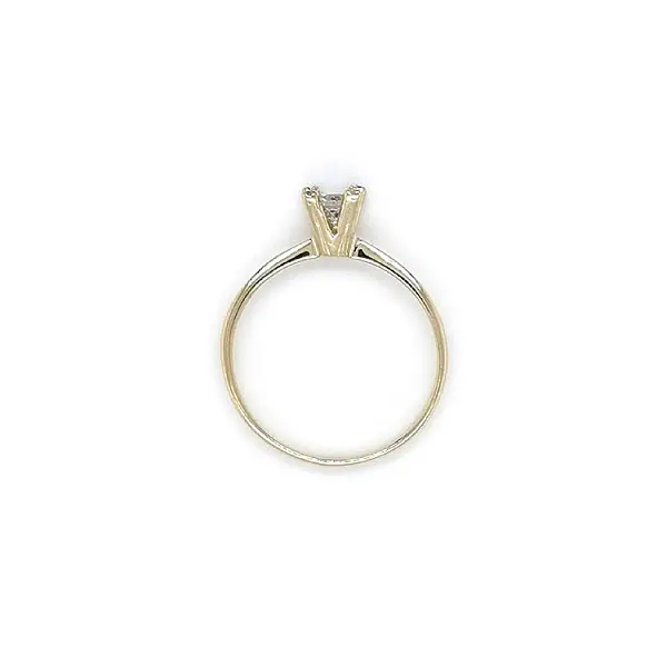 锆石金订婚戒指