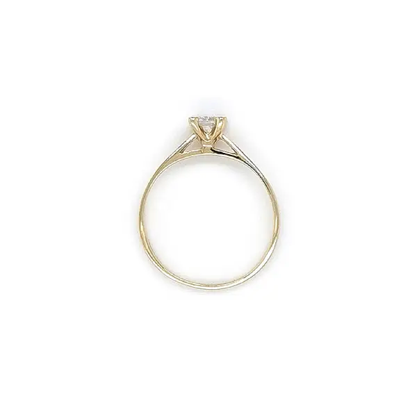 锆石金订婚戒指