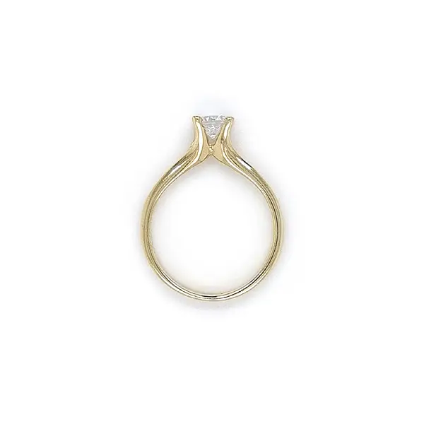 锆石金订婚戒指