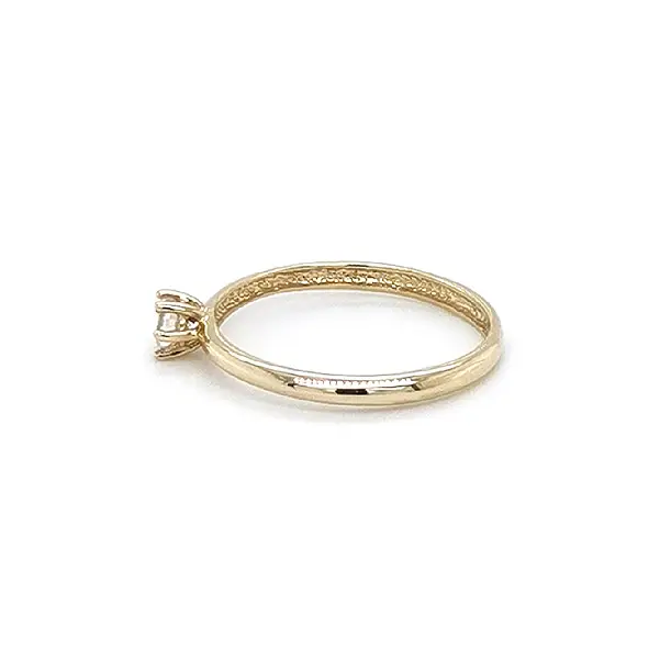 锆石金订婚戒指