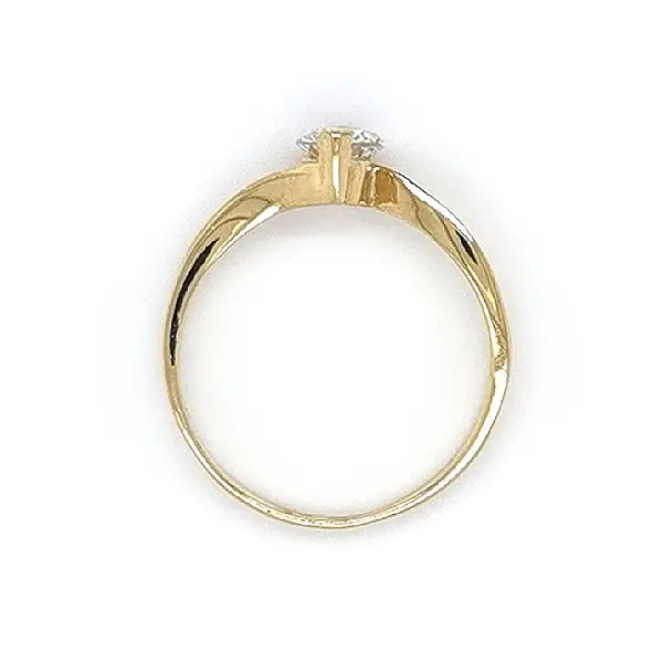 锆石金订婚戒指