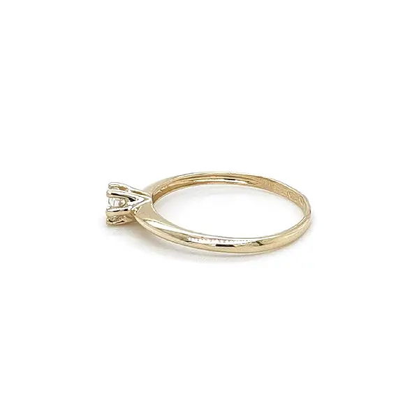 锆石金订婚戒指