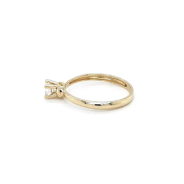 锆石金订婚戒指