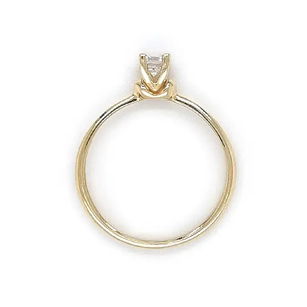 锆石金订婚戒指