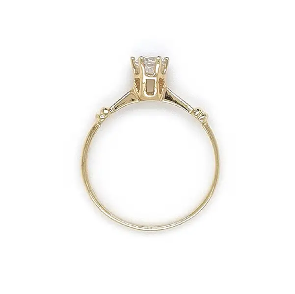 锆石金订婚戒指