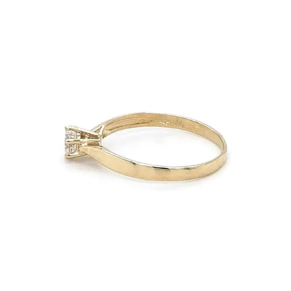 锆石金订婚戒指