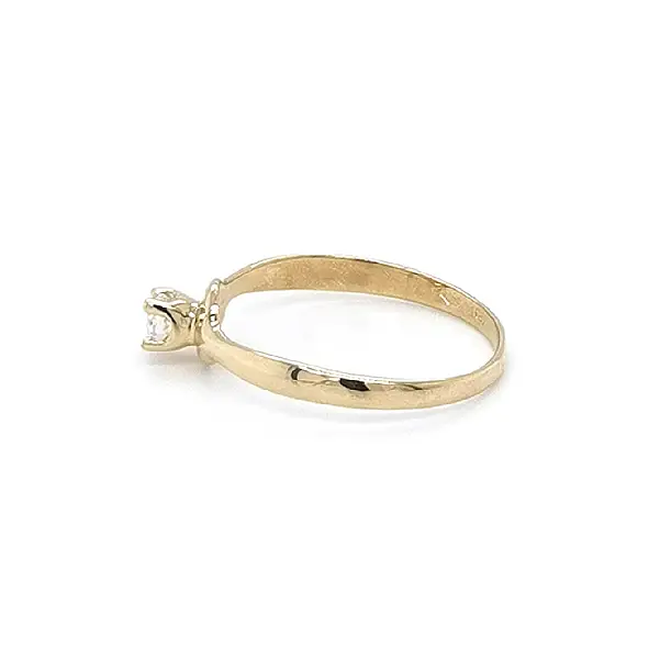 锆石金订婚戒指