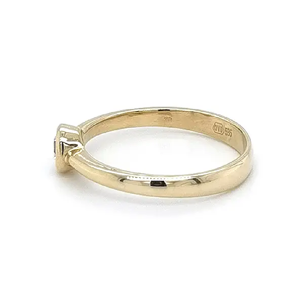 锆石金订婚戒指