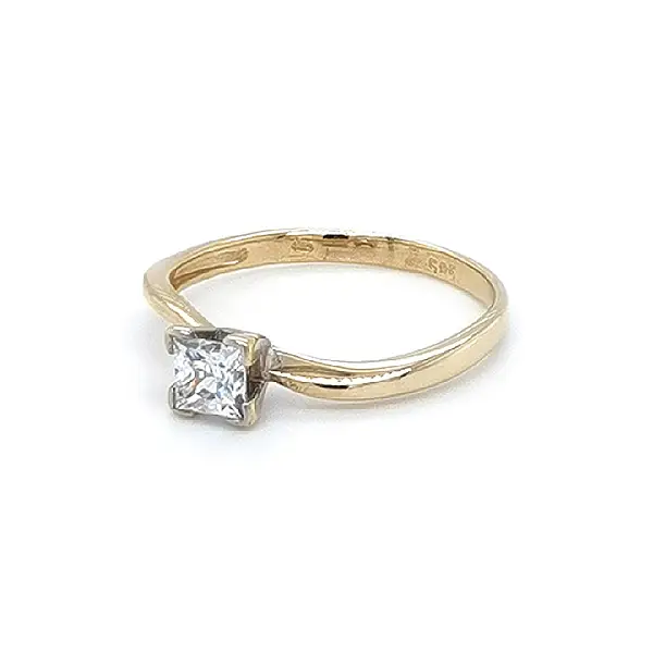 锆石金订婚戒指