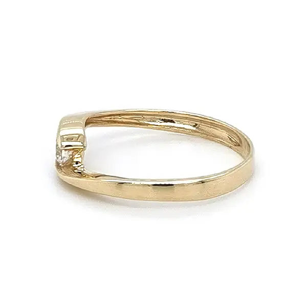 锆石金订婚戒指