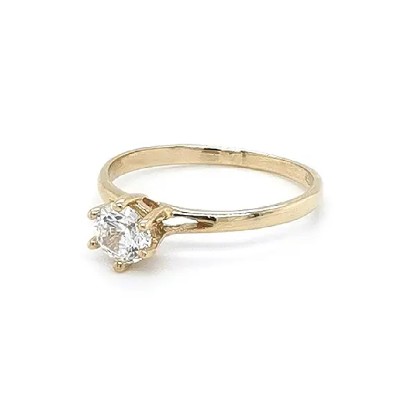 锆石金订婚戒指