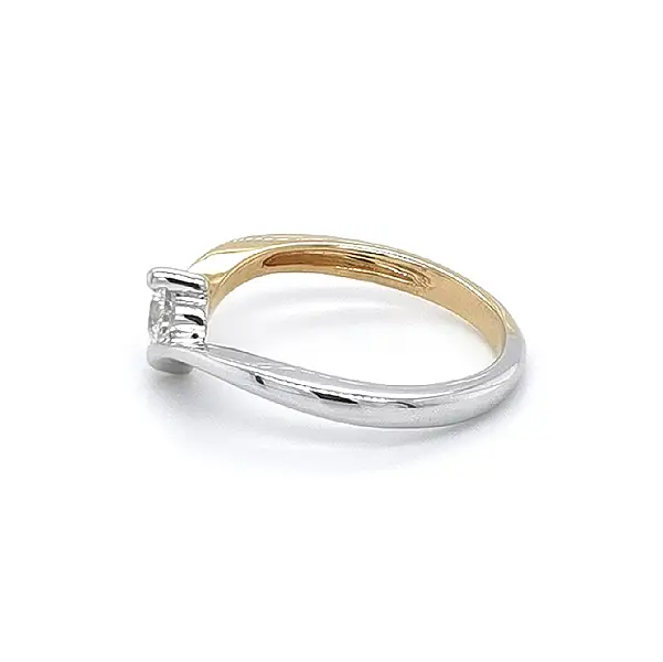 组合金镶锆石订婚戒指