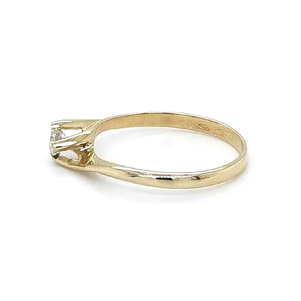 锆石金订婚戒指