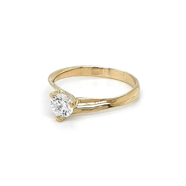 锆石金订婚戒指