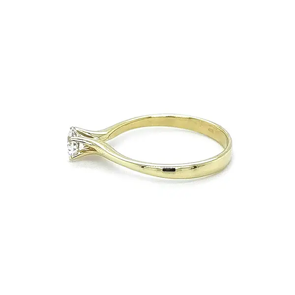 锆石金订婚戒指