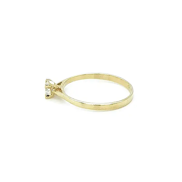 锆石金订婚戒指